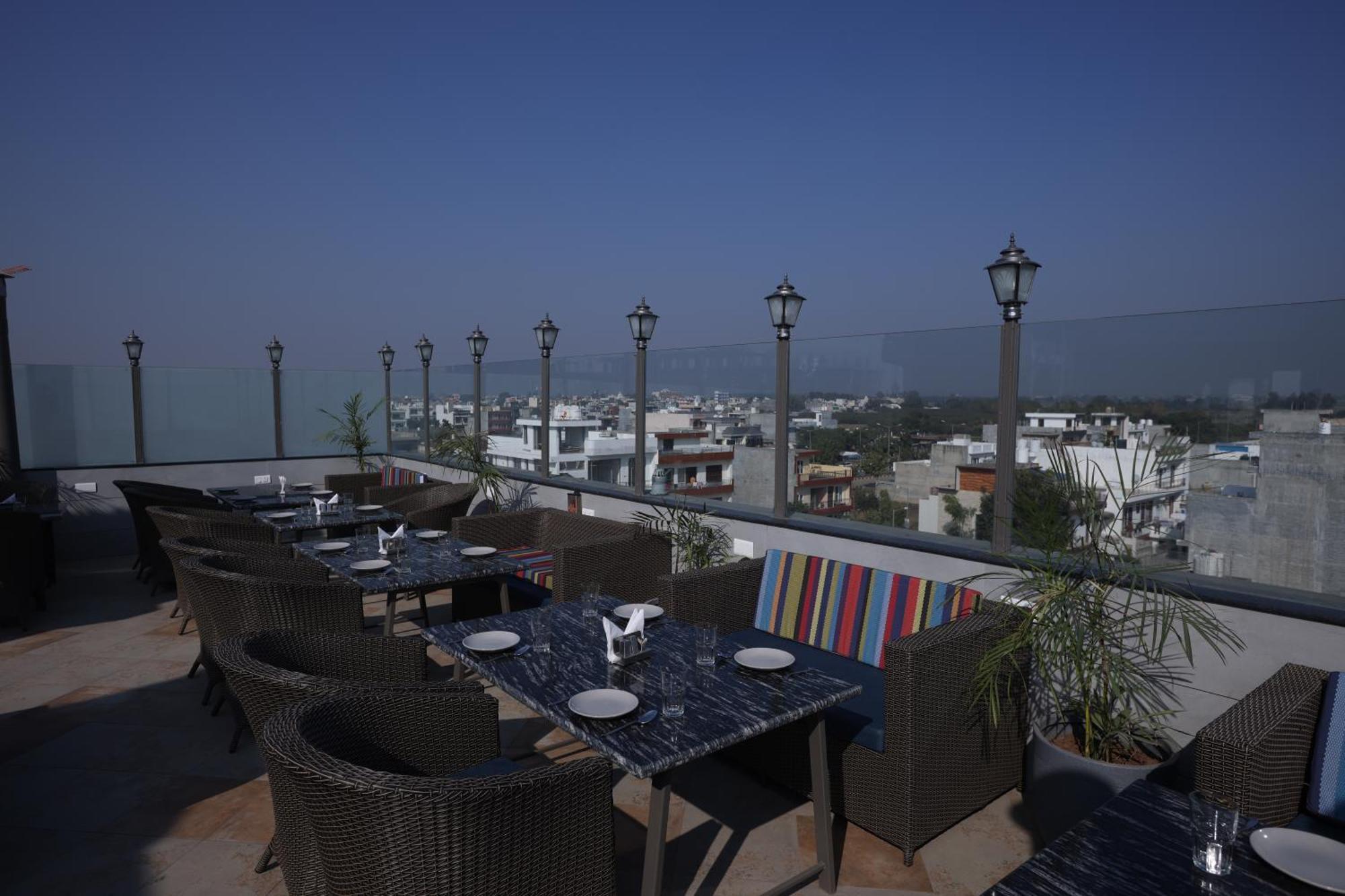 Hiraya Hotels Mohali المظهر الخارجي الصورة